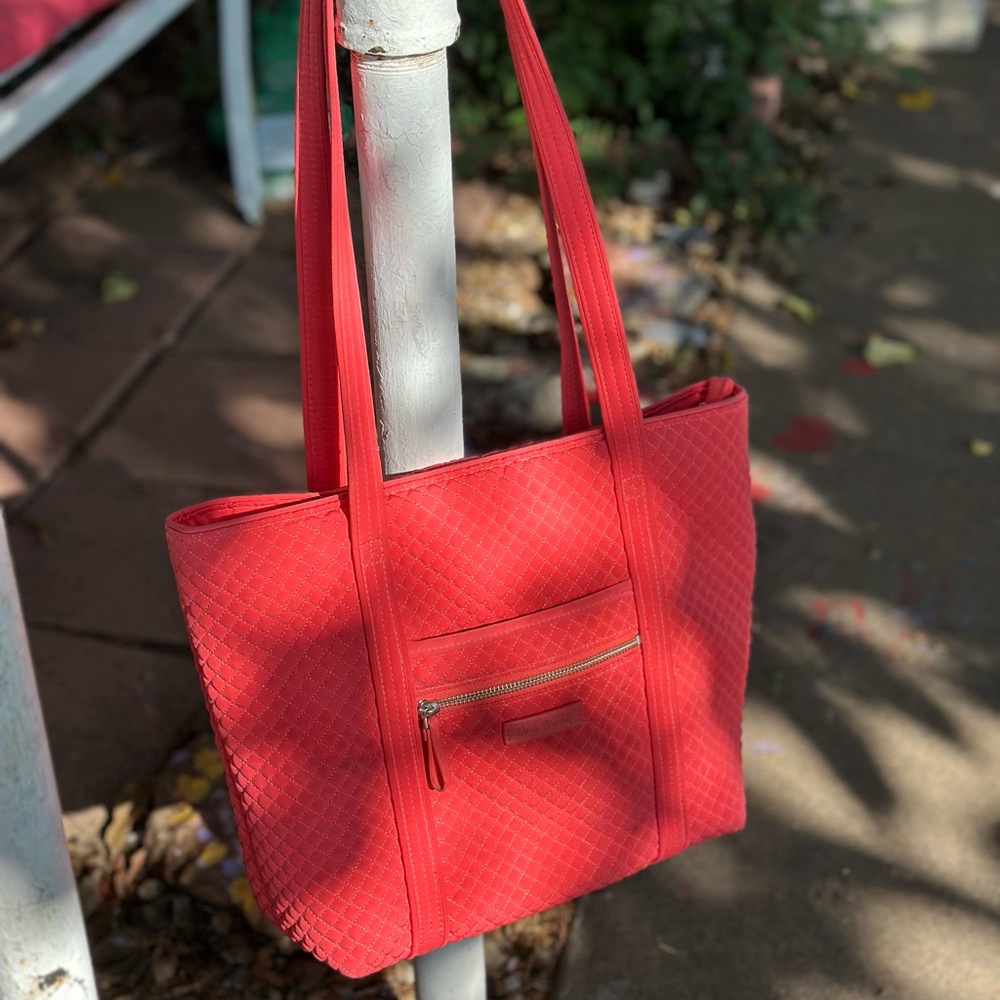 Iconic Tote in Coral Reef